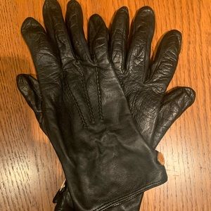 Size 7.5 Burberry Silk-Lined Leather Gloves